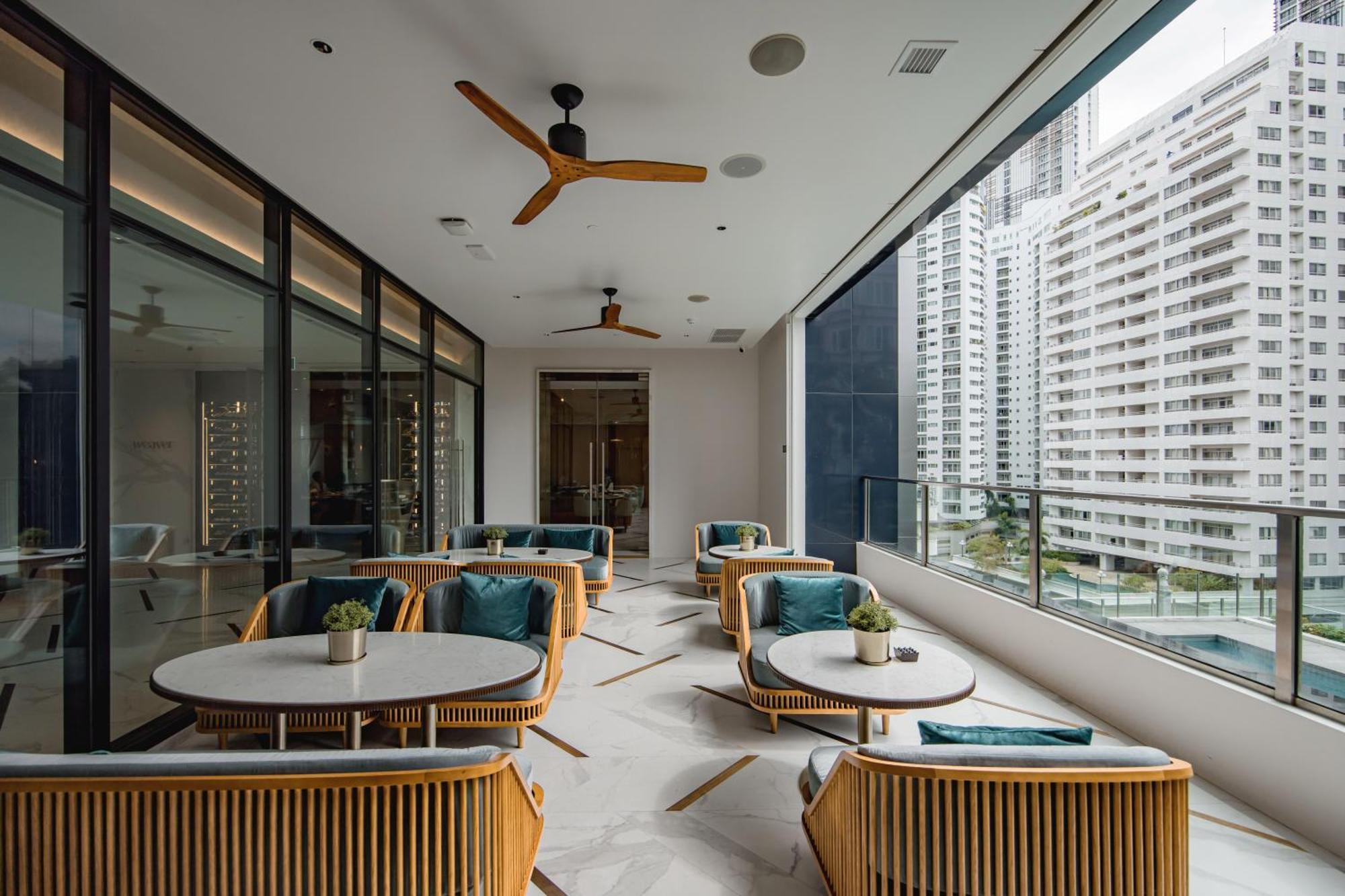 Silq Hotel & Residence Bangkok Exterior photo The Club at The Landmark
