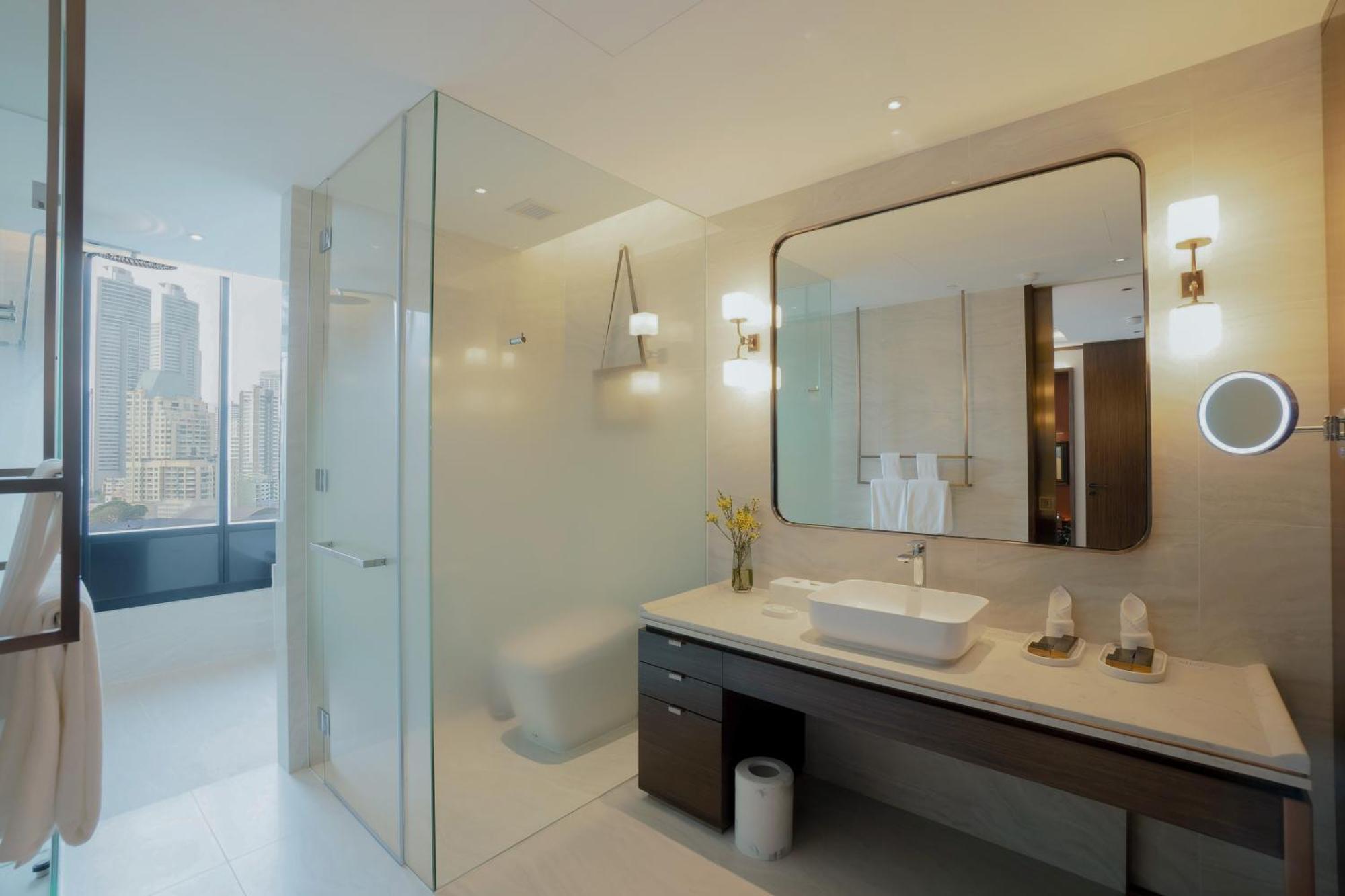 Silq Hotel & Residence Bangkok Room photo Bathroom